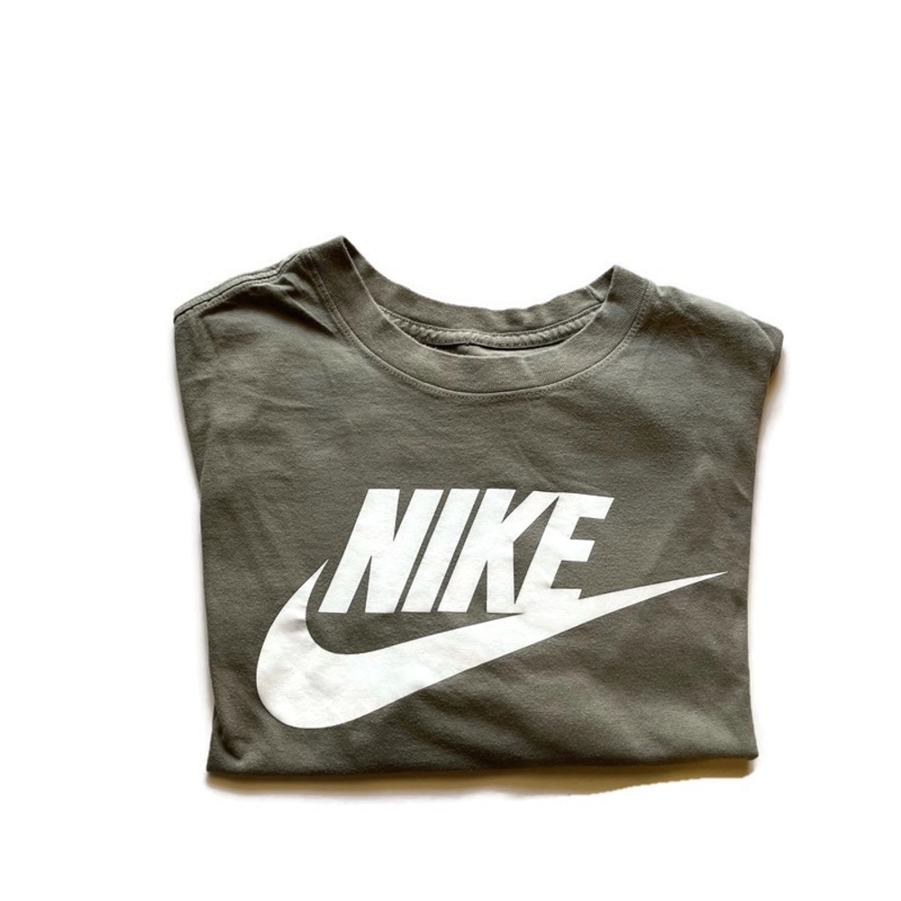 Nike color oil green and white logo The Nike Tee size medium Sports wear